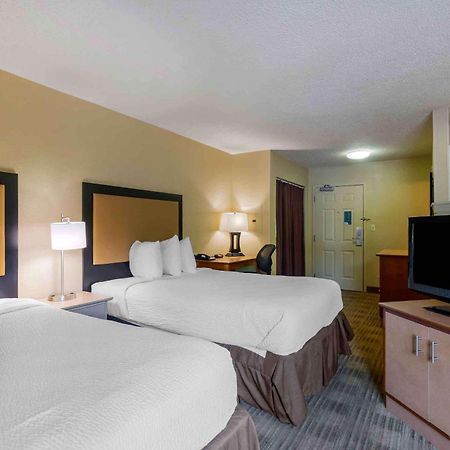 Extended Stay America Select Suites Tampa Airport Memorial Hwy Exterior photo