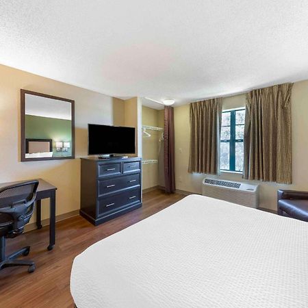 Extended Stay America Select Suites Tampa Airport Memorial Hwy Exterior photo