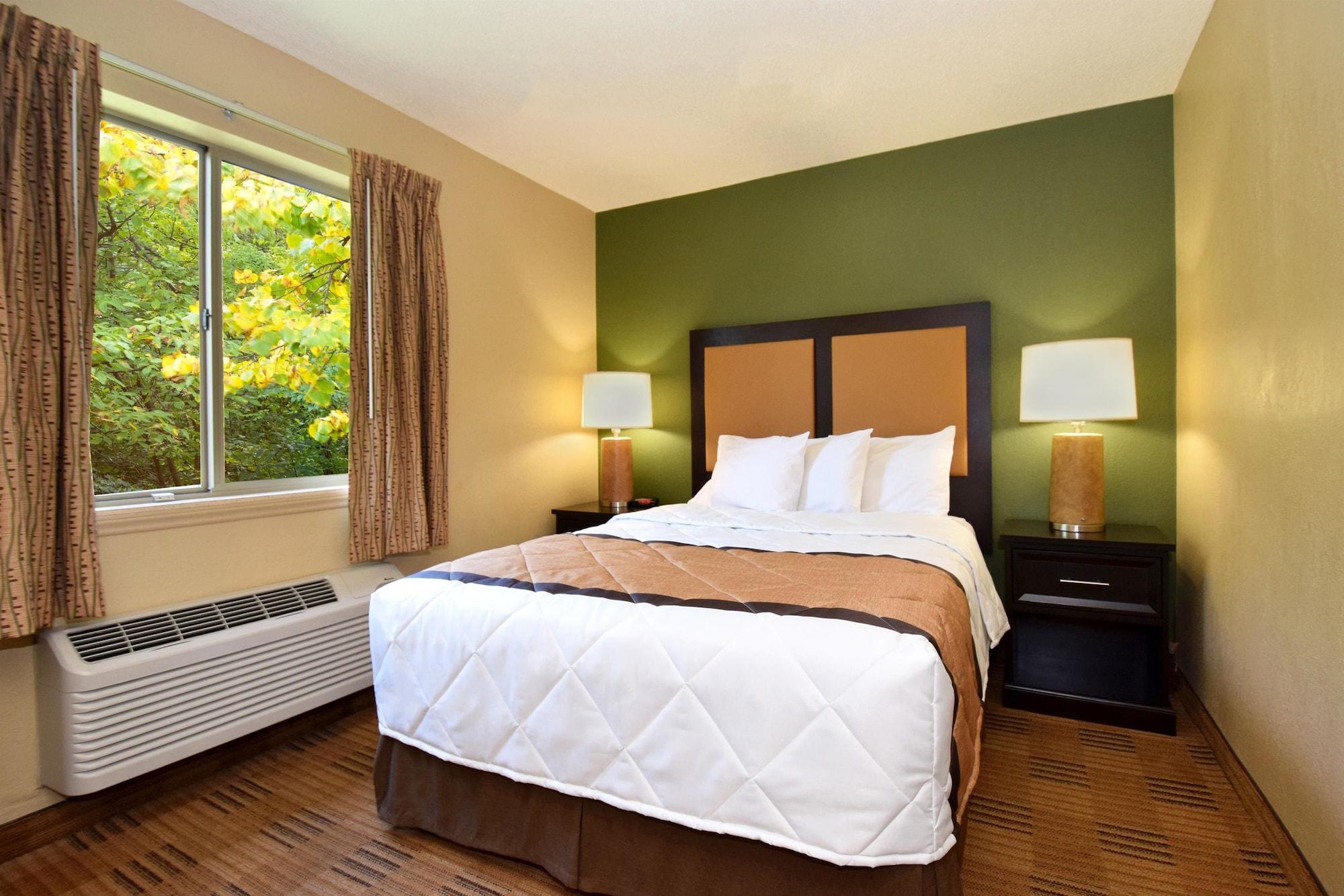 Extended Stay America Select Suites Tampa Airport Memorial Hwy Exterior photo