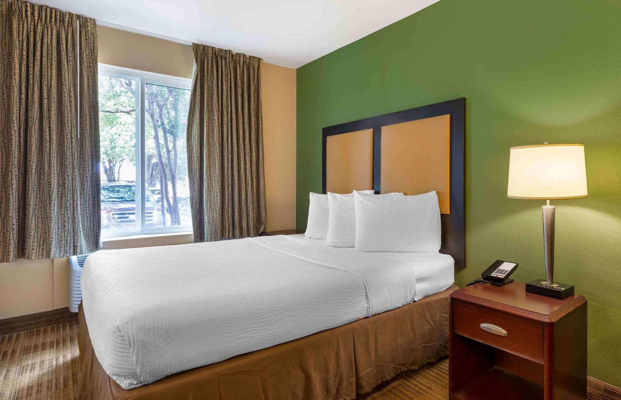 Extended Stay America Select Suites Tampa Airport Memorial Hwy Exterior photo