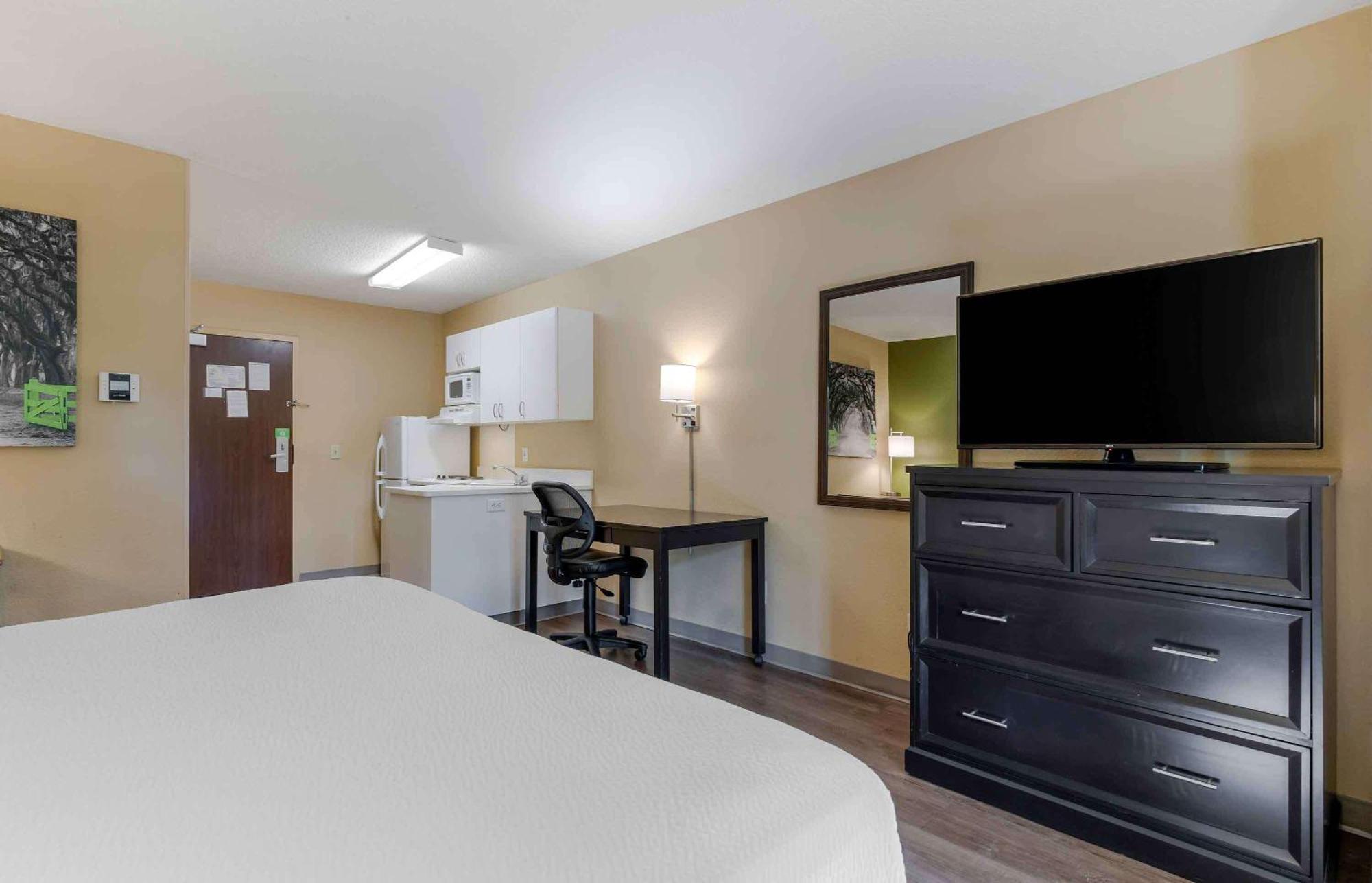 Extended Stay America Select Suites Tampa Airport Memorial Hwy Exterior photo