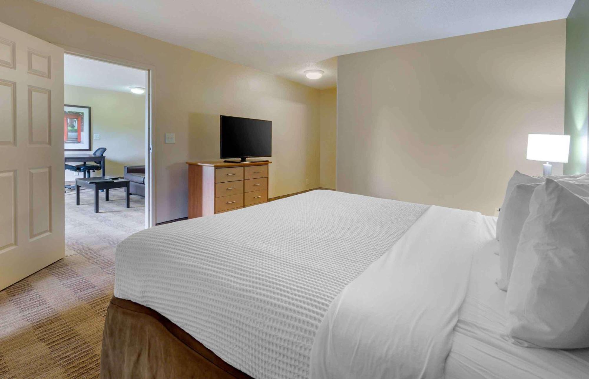 Extended Stay America Select Suites Tampa Airport Memorial Hwy Exterior photo