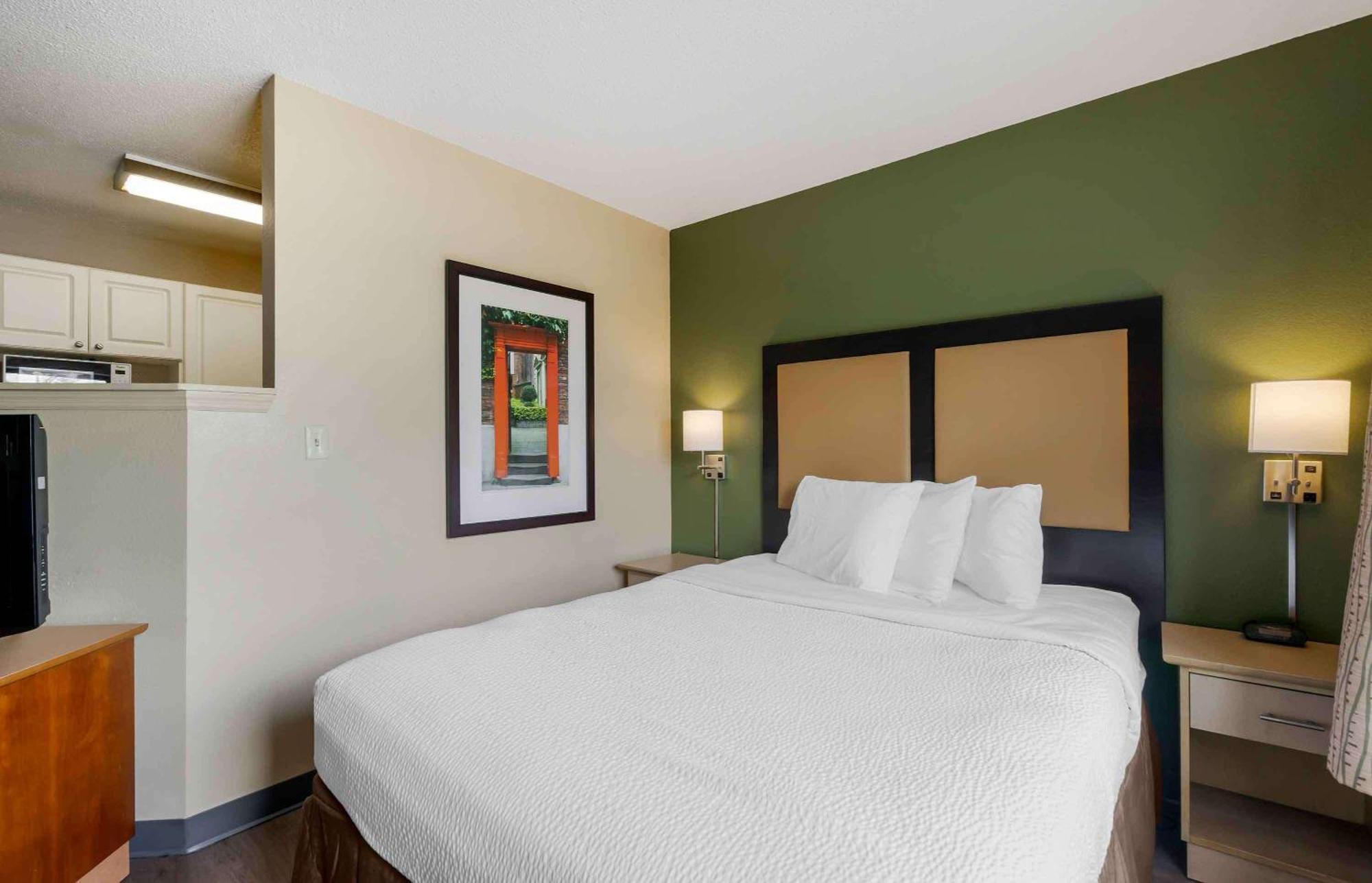 Extended Stay America Select Suites Tampa Airport Memorial Hwy Exterior photo