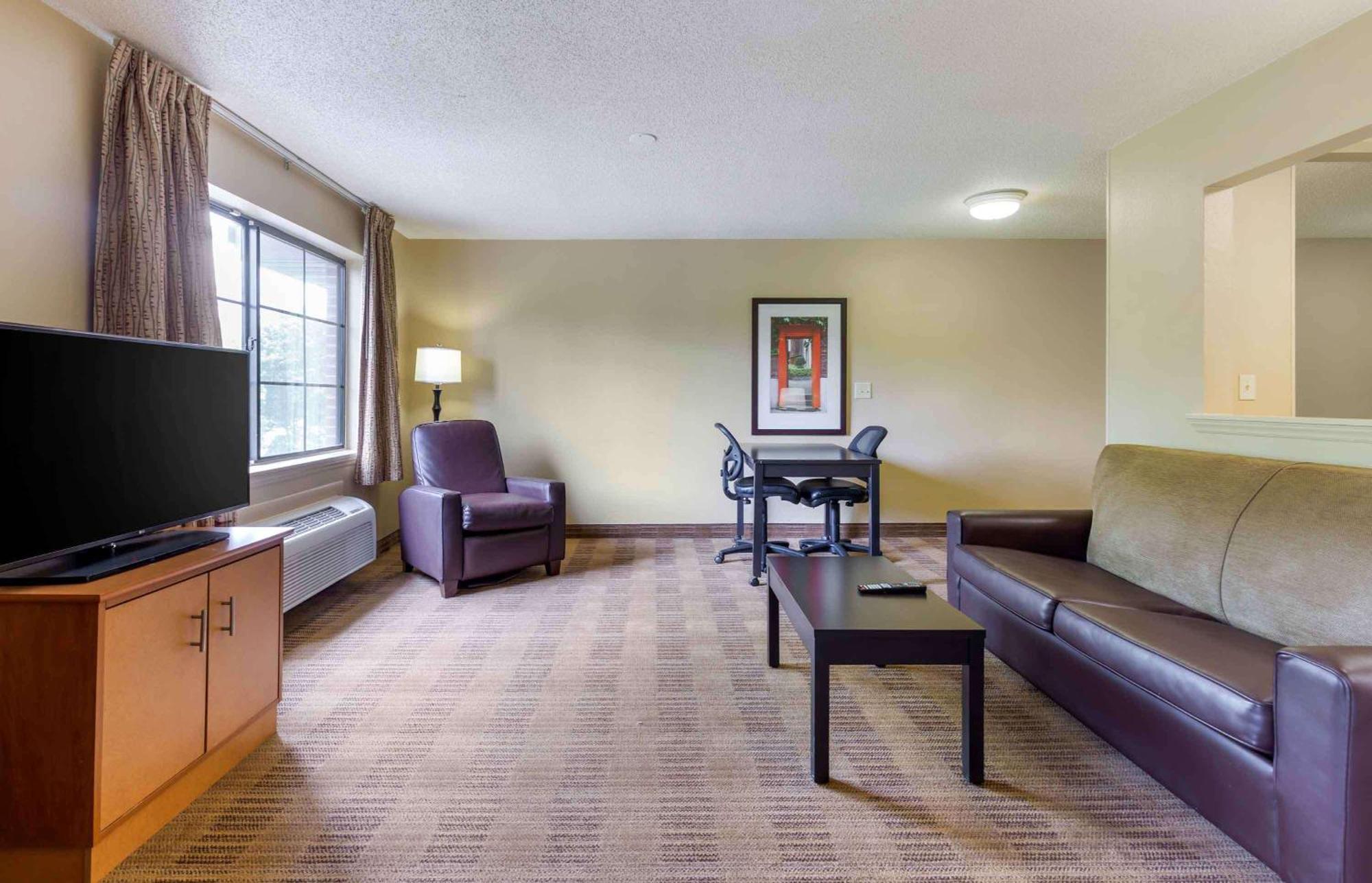 Extended Stay America Select Suites Tampa Airport Memorial Hwy Exterior photo