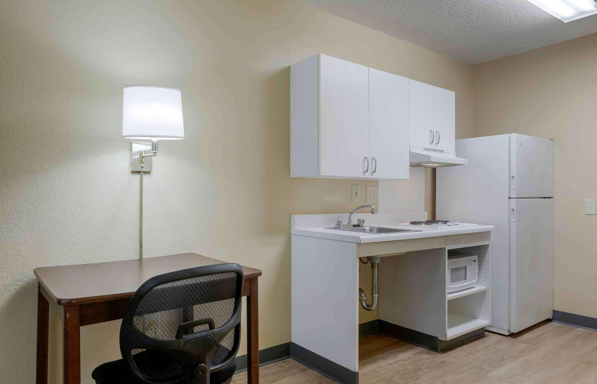 Extended Stay America Select Suites Tampa Airport Memorial Hwy Exterior photo