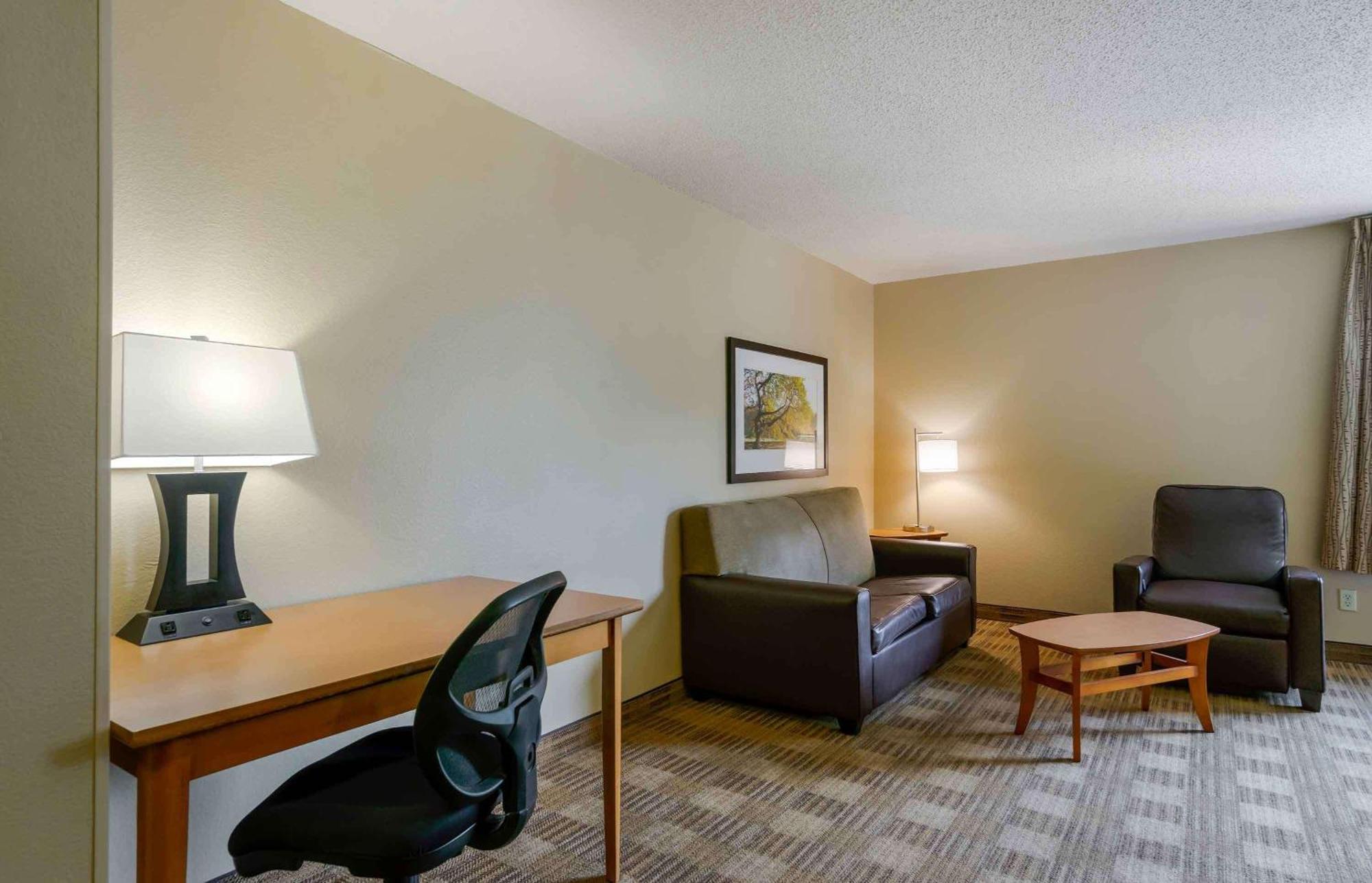 Extended Stay America Select Suites Tampa Airport Memorial Hwy Exterior photo