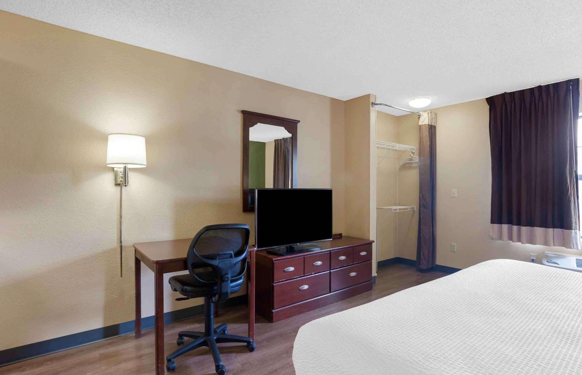 Extended Stay America Select Suites Tampa Airport Memorial Hwy Exterior photo